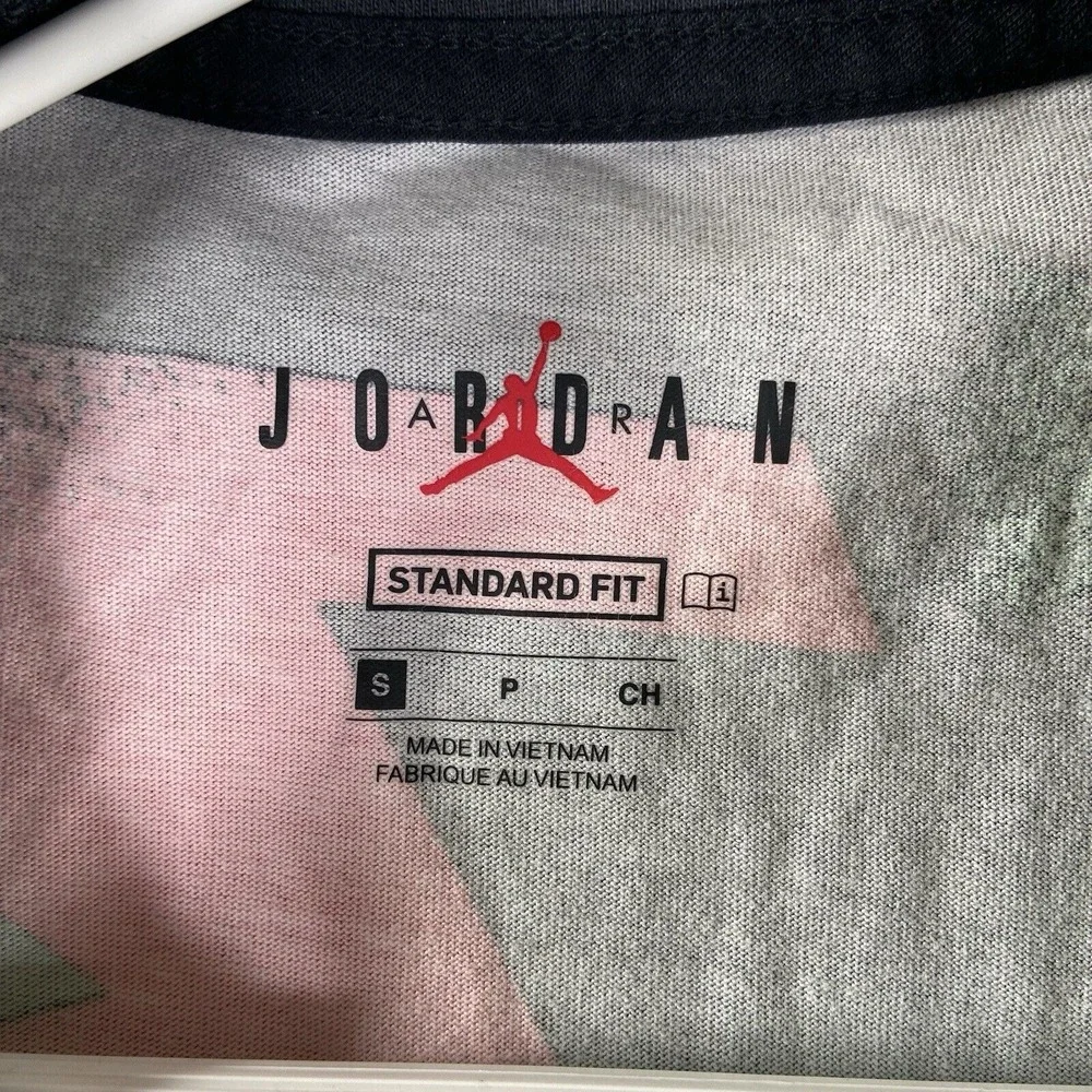 Air Jordan T-Shirt mens Small Standard Fit Multicolor Geometric Crew Neck Cotton